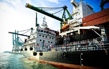 Ship bunkering for fuel Ship bunkering for fuel